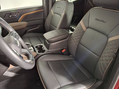 Used 2024 GMC Canyon Denali image 28