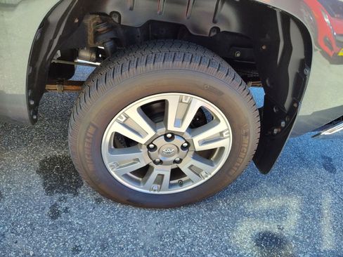 Used 2017 Toyota Tundra SR5 image 22