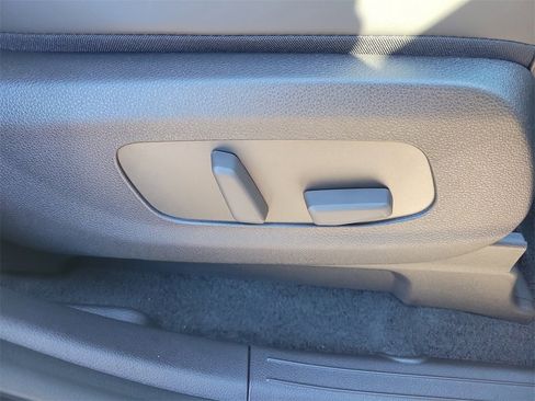 New 2026 Kia Carnival EX image 9