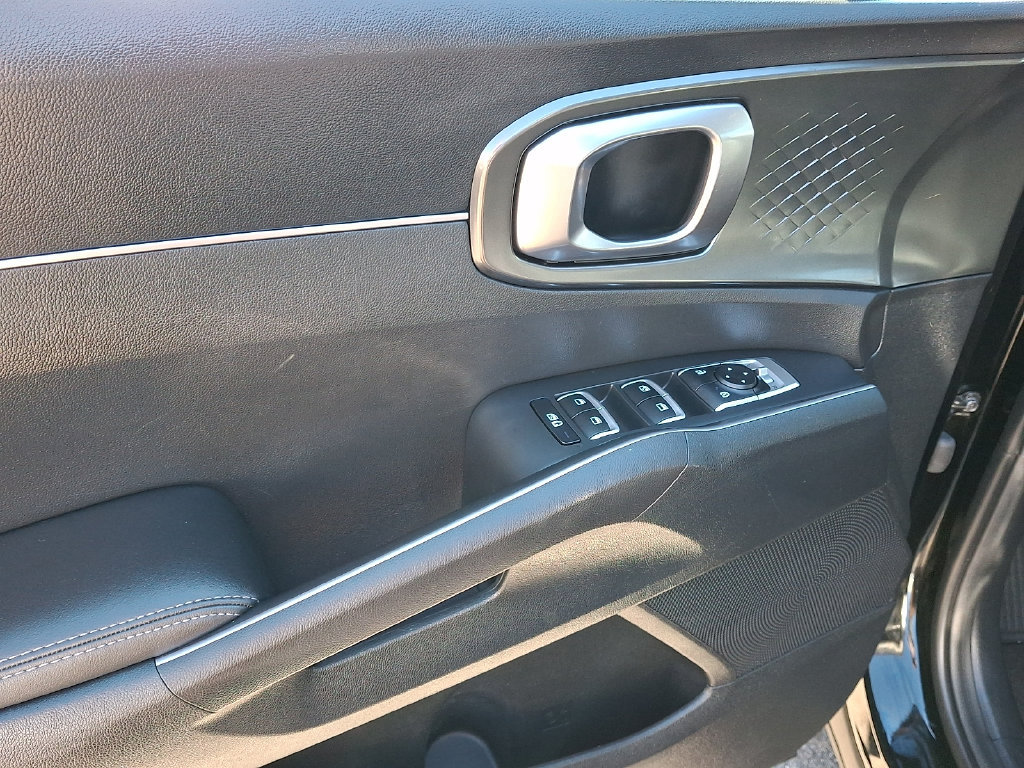Used 2023 Kia Sorento EX AWD/4WD image 13