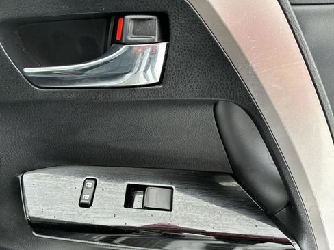 Used 2018 Toyota RAV4 Limited image 37