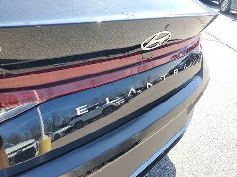 New 2026 Hyundai Elantra SE FWD image 7