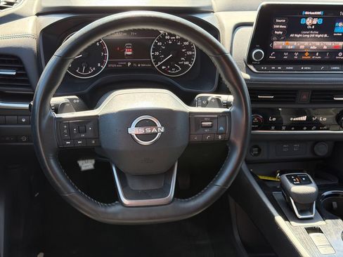 Used 2025 Nissan Rogue SV FWD image 23