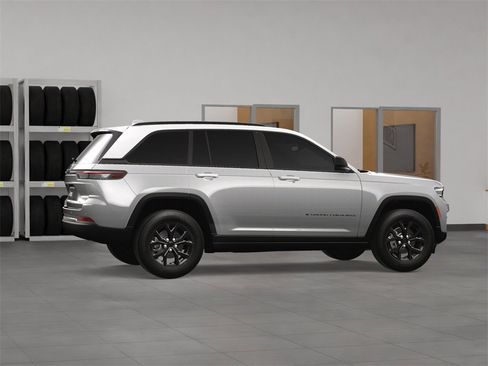 New 2025 Jeep Grand Cherokee Altitude image 5