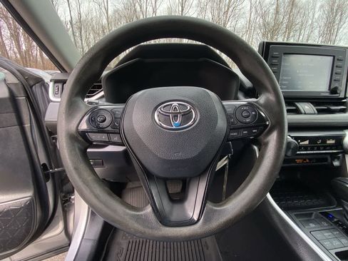 Used 2021 Toyota RAV4 LE image 34