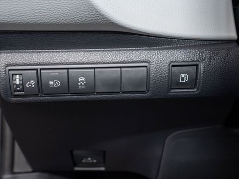 Used 2025 Toyota Corolla SE w/ SE Premium Package image 29