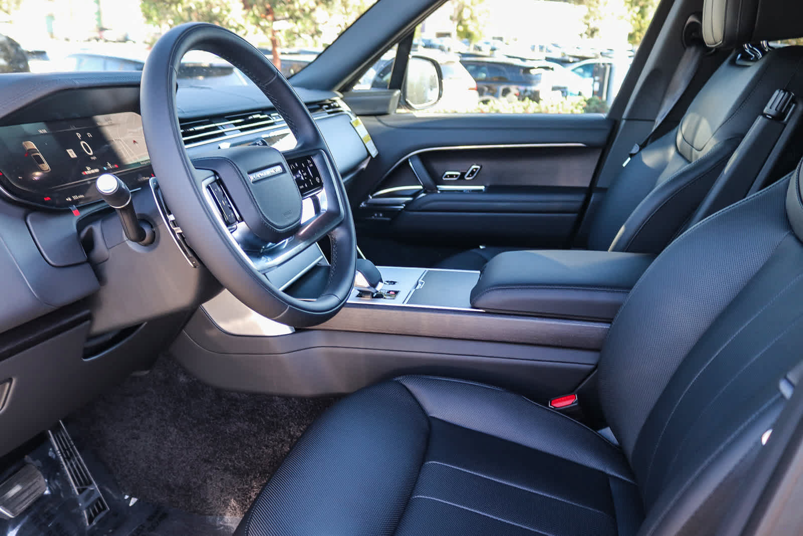 New 2026 Land Rover Range Rover Long Wheelbase SE AWD/4WD image 18