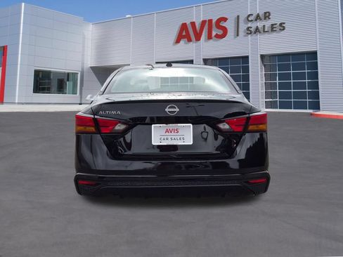 Used 2025 Nissan Altima 2.5 SV FWD image 7