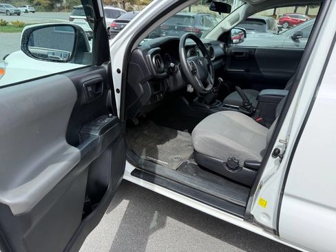 Used 2017 Toyota Tacoma SR w/ SR Convenience Package AWD/4WD image 14