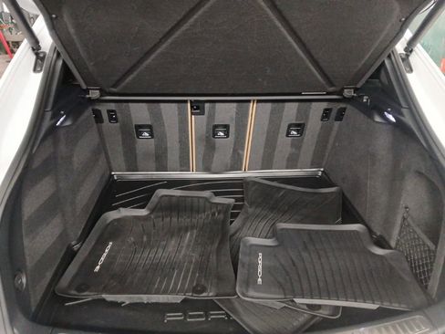 Used 2022 Porsche Macan Base image 15