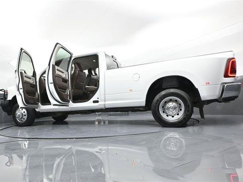 Used 2026 RAM 3500 Laramie w/ Towing Technology Group AWD/4WD image 50