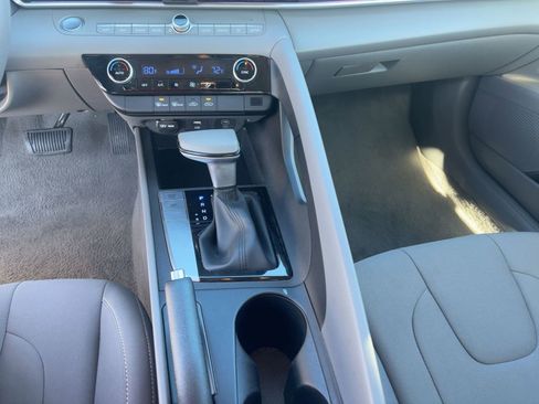 Used 2024 Hyundai Elantra SEL image 17