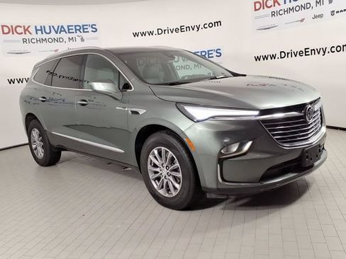 Used 2023 Buick Enclave Essence AWD/4WD image 3