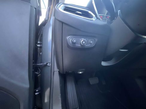 Used 2019 Chevrolet Equinox Premier image 17