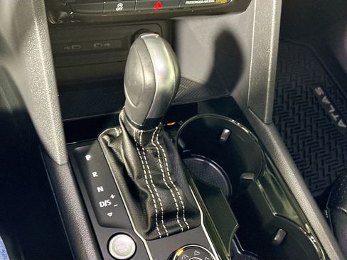 Used 2023 Volkswagen Atlas SE image 17