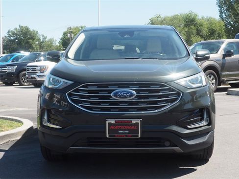 Used 2022 Ford Edge Titanium image 2
