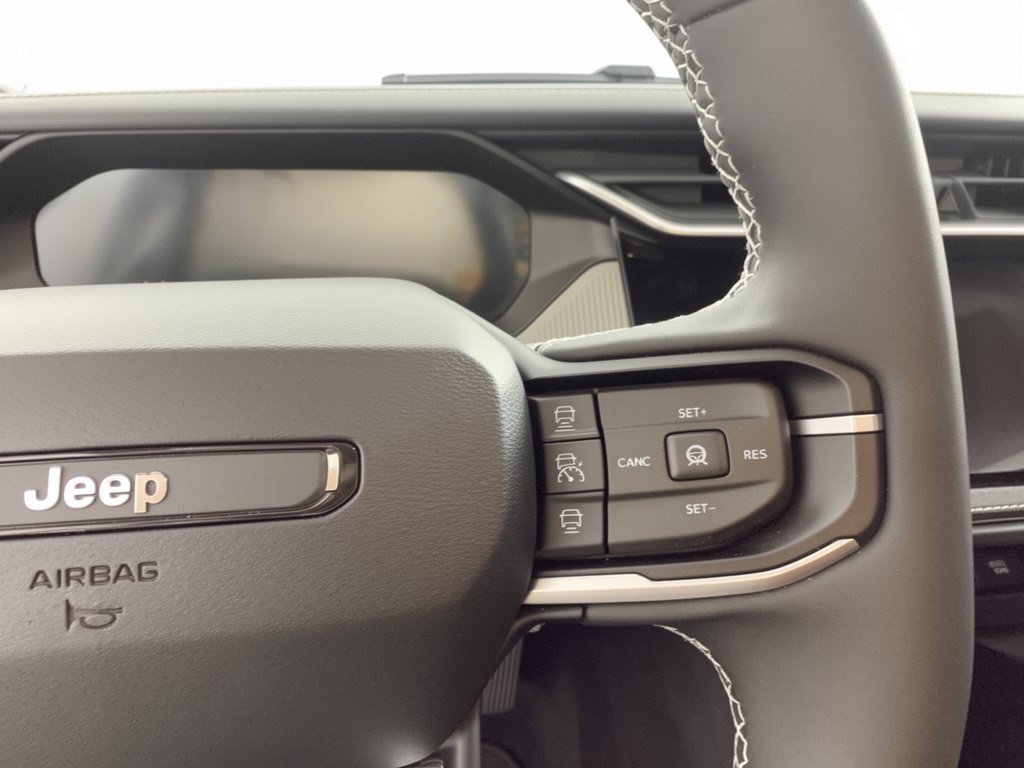 Used 2026 Jeep Cherokee Laredo AWD/4WD image 19
