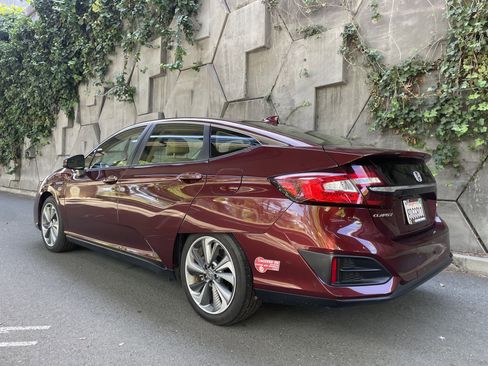 Used 2018 Honda Clarity Plug-In Hybrid image 5