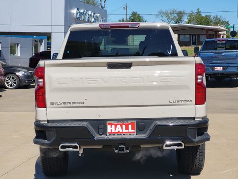 New 2026 Chevrolet Silverado 1500 Custom Trail Boss w/ LPO, Dark Essentials Package image 4