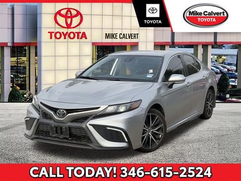 Used 2023 Toyota Camry SE FWD image 1