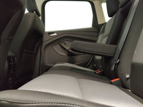 Used 2019 Ford Escape SE FWD image 18
