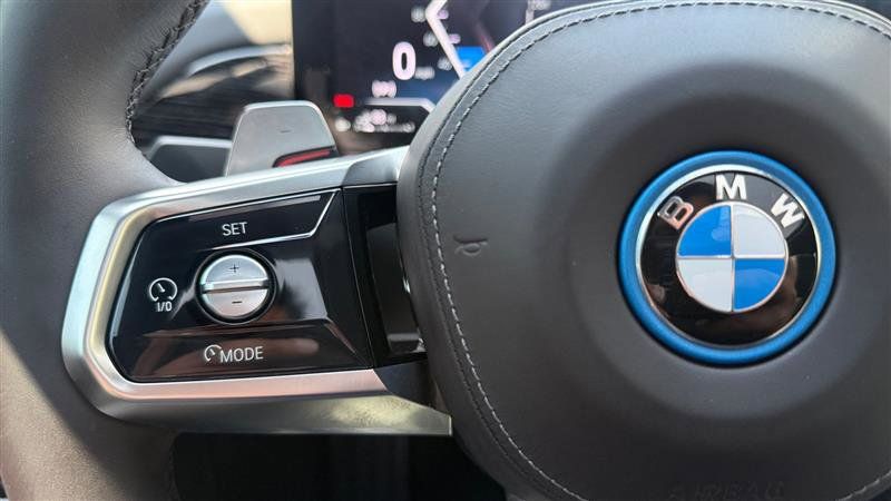 Used 2025 BMW 750e xDrive w/ Executive Package AWD/4WD image 46
