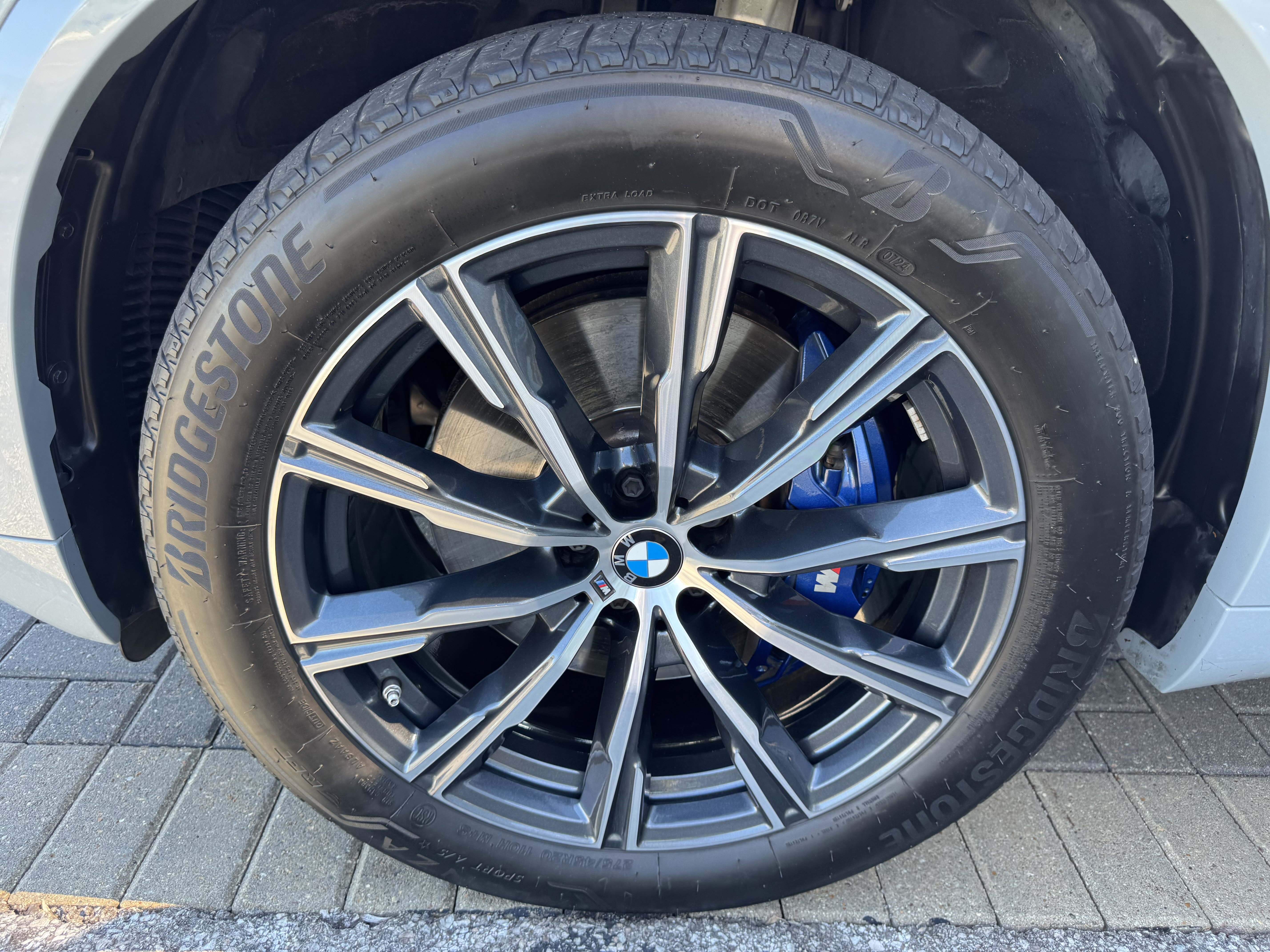 Used 2024 BMW X5 xDrive40i w/ M Sport Package AWD/4WD image 9
