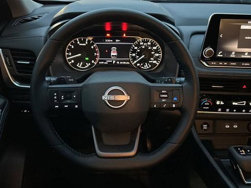 Certified 2025 Nissan Rogue SV image 18