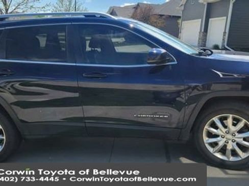 Used 2016 Jeep Cherokee Limited w/ Luxury Group AWD/4WD image 5