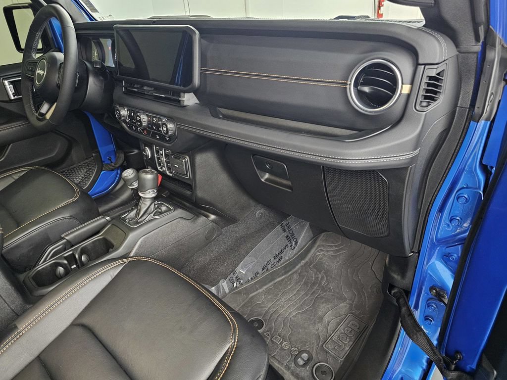 Used 2025 Jeep Gladiator Sport AWD/4WD image 15