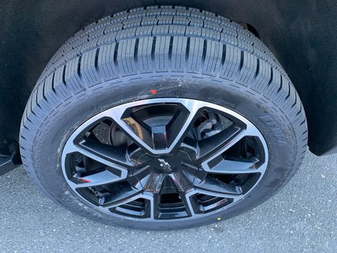 Used 2022 Chevrolet Tahoe RST w/ Luxury Package image 10