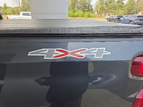 Used 2022 Chevrolet Silverado 1500 LT AWD/4WD image 31