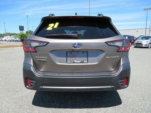 Used 2021 Subaru Outback Premium AWD/4WD image 6