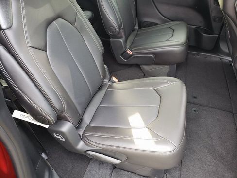 New 2026 Chrysler Pacifica Select FWD image 16