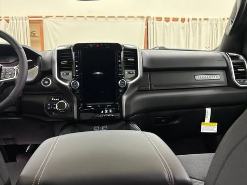 New 2026 RAM 1500 Big Horn AWD/4WD image 19