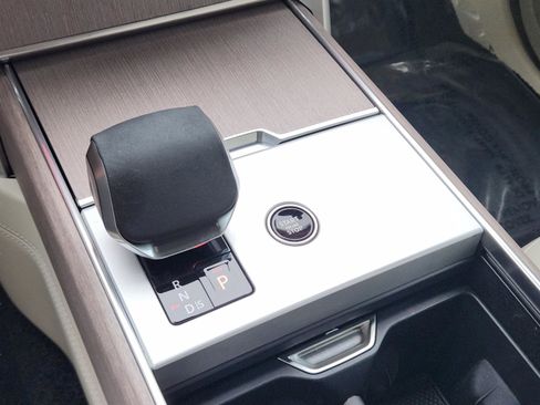 Certified 2025 Land Rover Range Rover SE AWD/4WD image 15