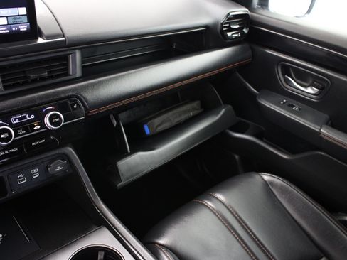 Used 2025 Honda Pilot TrailSport image 24