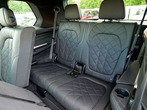 Used 2024 BMW X7 xDrive40i w/ M Sport Package AWD/4WD image 32