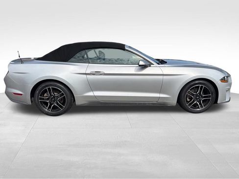 Used 2018 Ford Mustang Premium RWD image 7