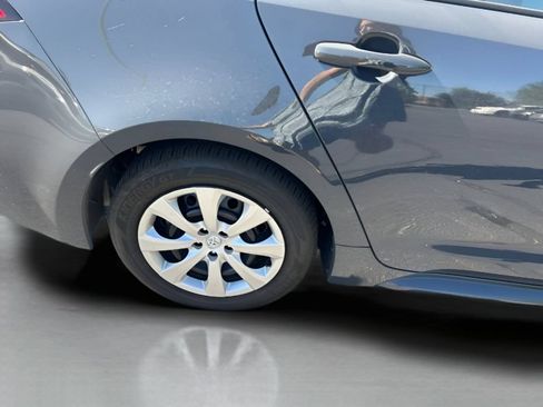 Used 2025 Toyota Corolla LE FWD image 13