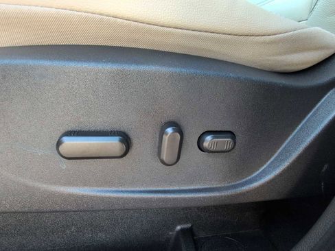 Used 2018 Ford Escape SEL image 18