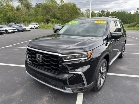 Used 2025 Honda Pilot Elite image 2