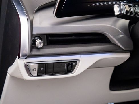 New 2026 Cadillac Vistiq Luxury w/ LPO, Floor Liner Package image 21