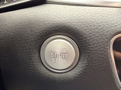 Used 2020 Kia K900 Luxury image 4