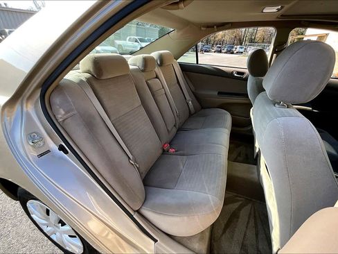 Used 2005 Toyota Camry LE image 18