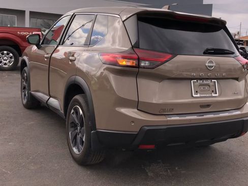 Used 2025 Nissan Rogue SV image 6