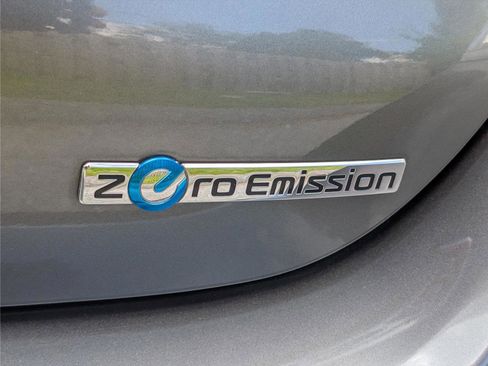 Used 2015 Nissan Leaf SL w/ Premium Package FWD image 10