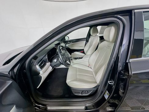 Used 2025 Genesis G70 2.5T RWD image 13