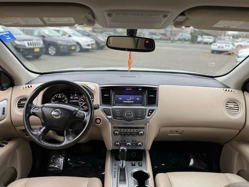 Used 2017 Nissan Pathfinder SL image 11