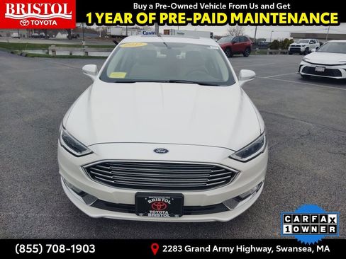 Used 2017 Ford Fusion SE w/ Fusion SE Technology Package image 2